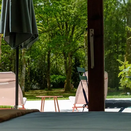 Parc De L'aiguade לינה וארוחת בוקר 3*