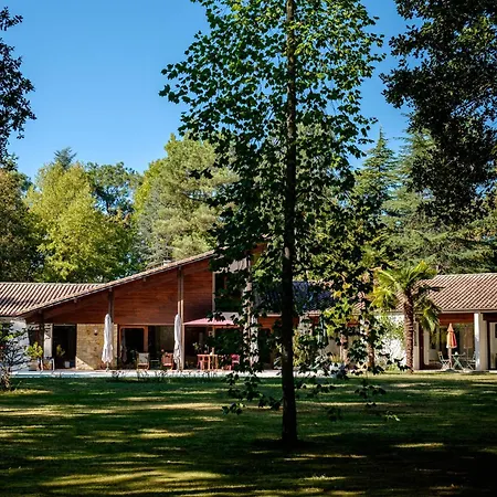 לינה וארוחת בוקר Parc De L'aiguade 3*