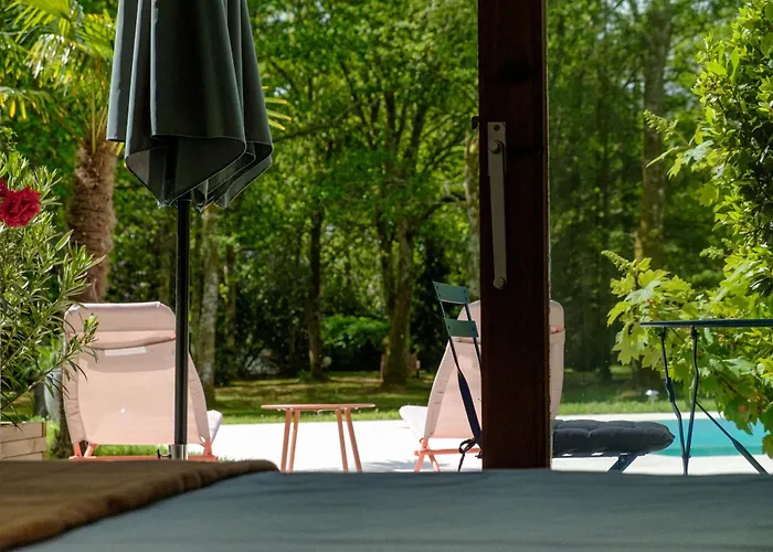 Parc De L'aiguade فندق مبيت وإفطار 3*