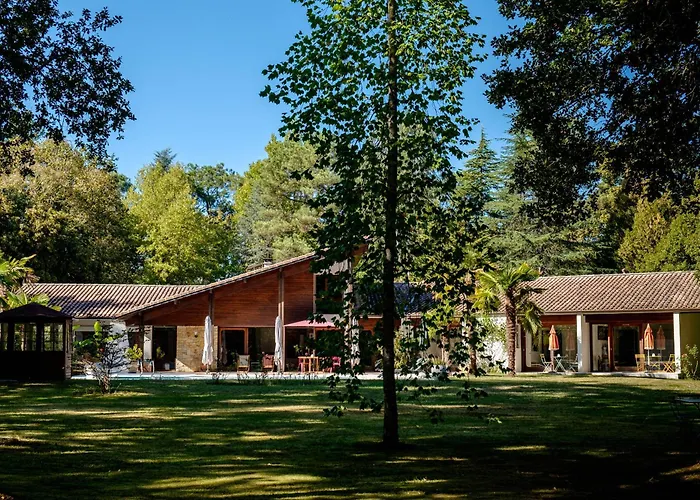 فندق مبيت وإفطار Parc De L'aiguade 3*
