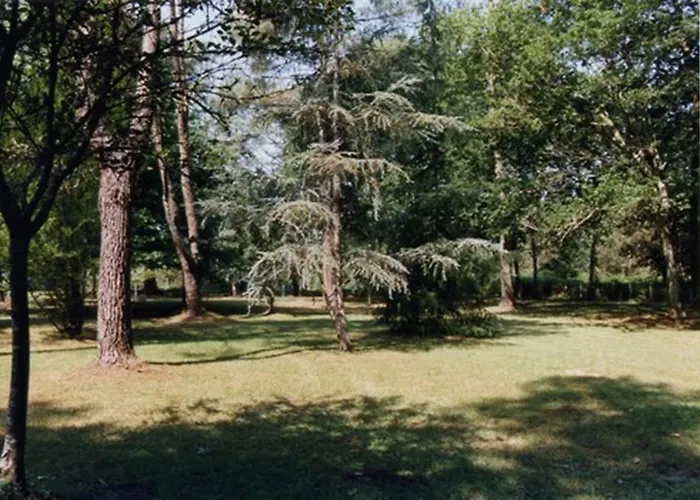 فندق مبيت وإفطار Parc De L'aiguade 3*