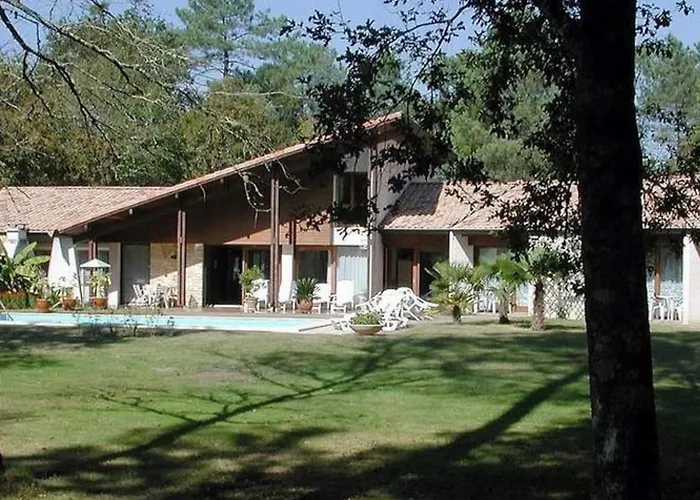 Parc De L'aiguade فندق مبيت وإفطار 3*